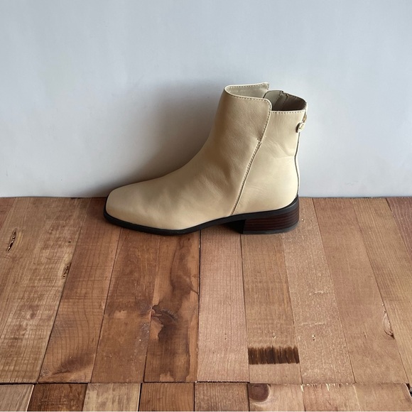 SAM EDELMAN THATCHER Elegant Cream Ankle Boots - Picture 6 of 9